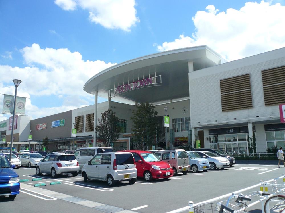 Shopping centre. 990m until ion Town Himeji