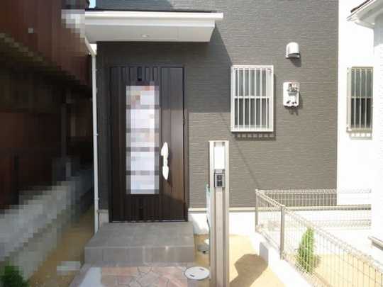 Local appearance photo. Shoot the entrance.
