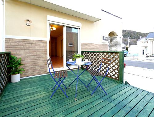 Bathroom.  [No. 11 place ・ Model house]  Large with a wooden deck that can be in and out from the living room. How is it, such as a home party at the spacious space opening the joinery?