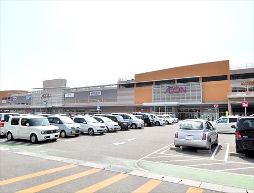 Shopping centre. 1350m until the ion Himeji Otsu shopping center Miscellaneous goods from grocery ・ Book ・ Fashion and eateries ... such as a variety of specialty shops also set, Family exciting spot to enjoy the guys in the shop!