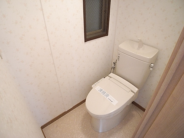 Toilet. * Photo is a thing of the same property by room.