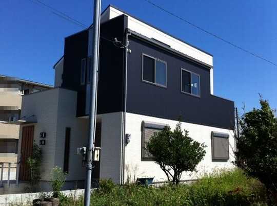 Local appearance photo. Taken from the site west!