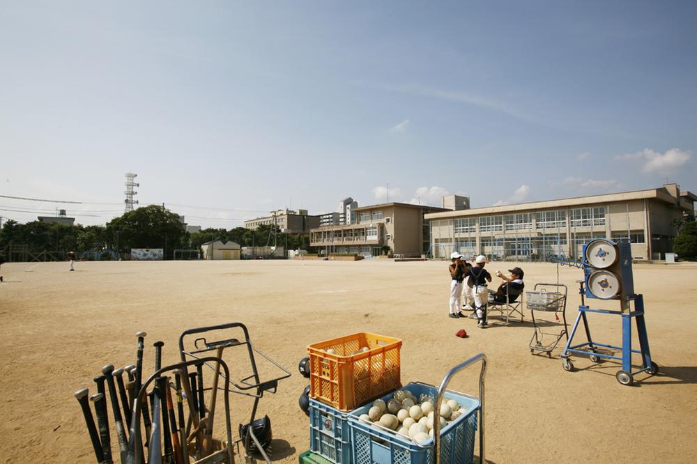 Primary school. 380m to Himeji Municipal Joyo Elementary School