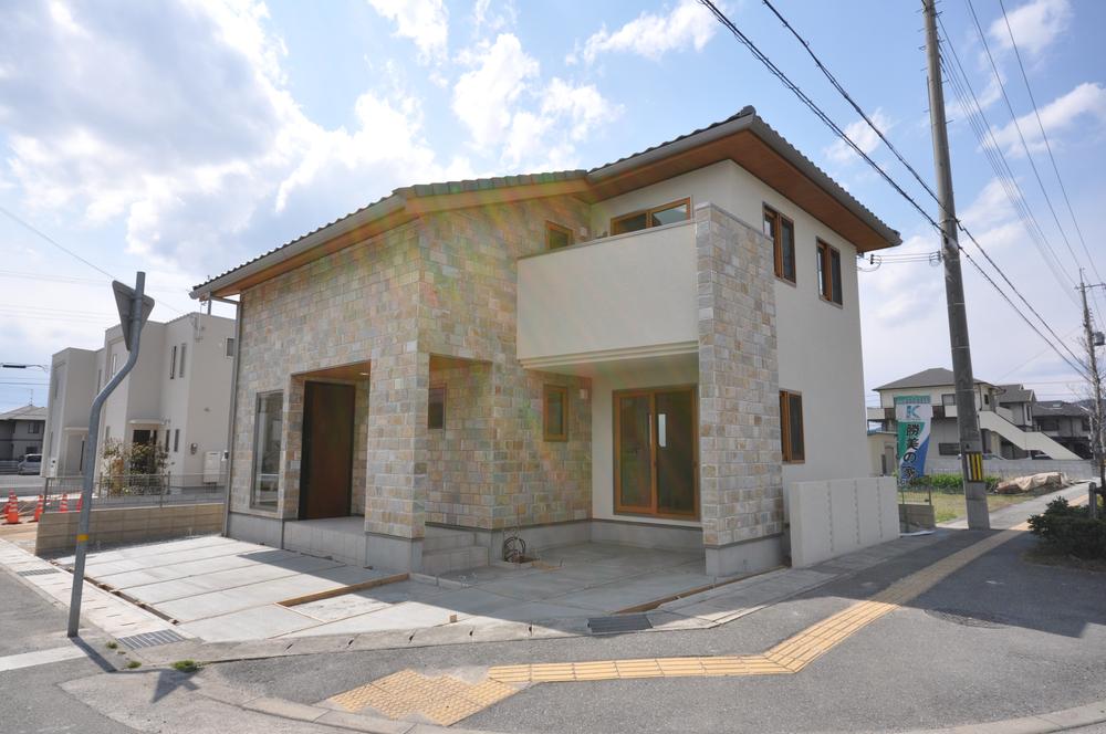 Building plan example (exterior photos). Building plan example (No. 5 locations) Building price 19,880,000 yen, Building area 119 sq m