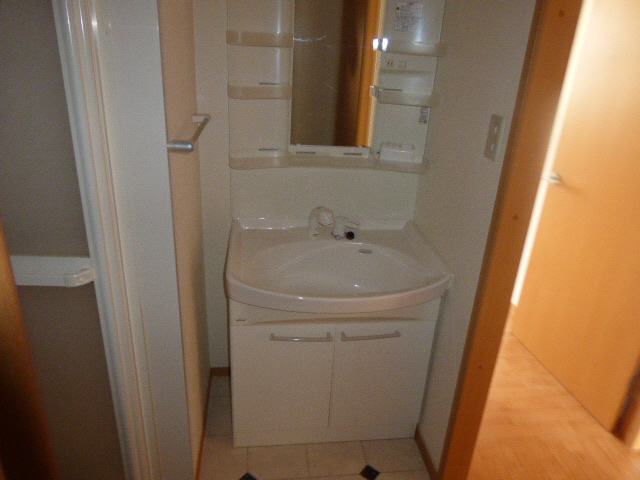 Washroom. From living to Western-style! Door is a sliding door (^^
