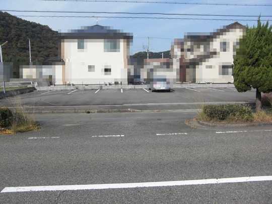 Local land photo. Land area is about 103 square meters. 