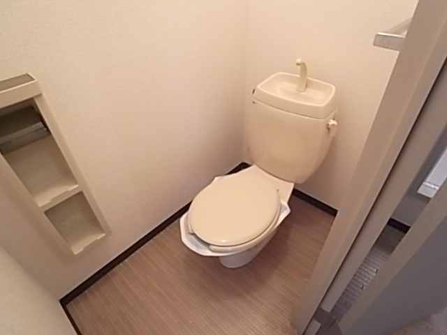 Toilet.  ※ It is a photograph of another room of the same properties