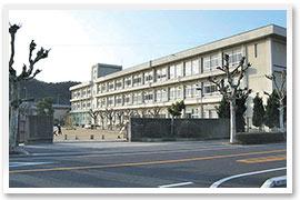 Primary school. School 2336m founding have a tradition dating back to the Meiji era to Yahata elementary school. 