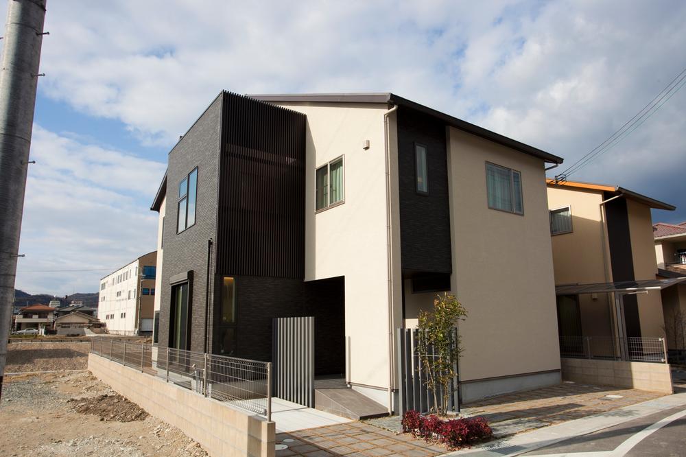 Building plan example (exterior photos). Building plan example building price 19,830,000 yen, Building area 121 sq m