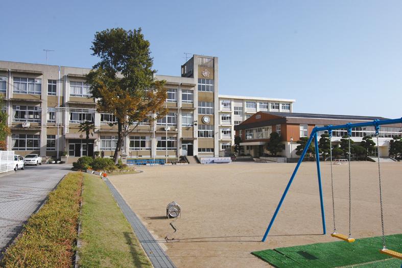 Primary school. 1092m to Himeji Municipal credit Elementary School
