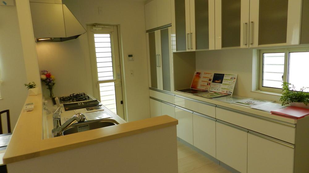 Other Equipment. Since the large-capacity storage has been installed as of build It has become a very clean kitchen.