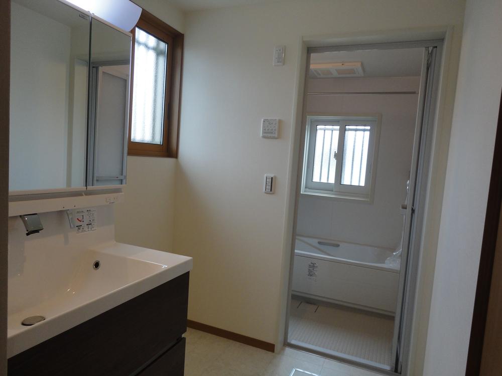 Bathroom. 9-12 No. area (November 2013) Shooting