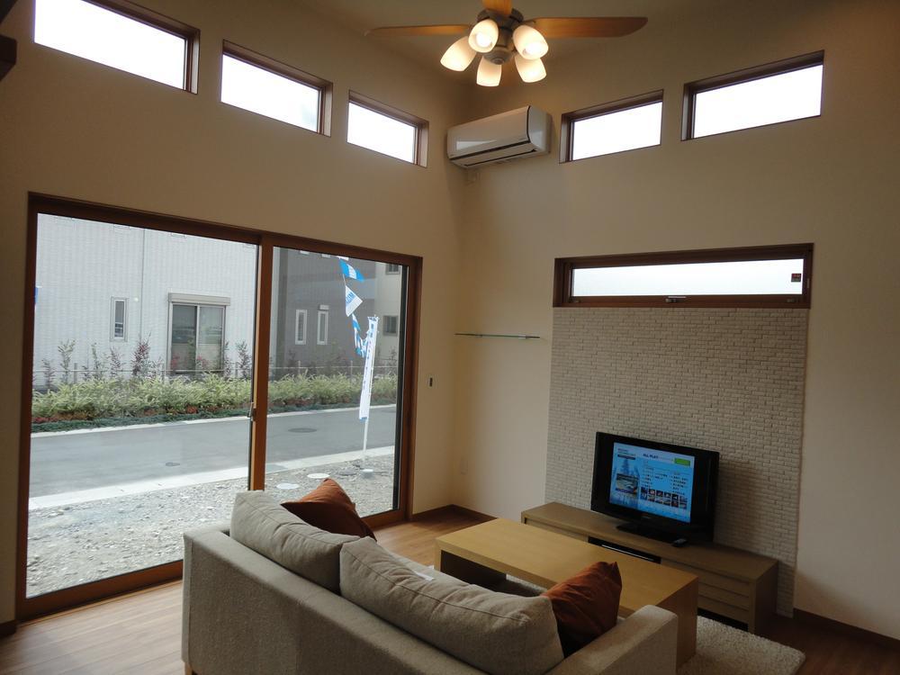 Living. Educational facilities and clinics within walking distance, Is a subdivision of the living environment is in place, such as commercial facilities