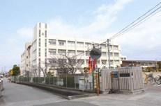 Primary school. 800m to Shigeru Otsu elementary school