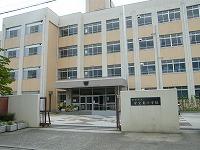 Primary school. 800m until Amuro east elementary school