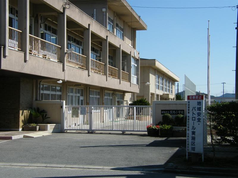 Primary school. Chengyang about up to elementary school 550m. 