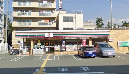 Convenience store. Seven-Eleven Himeji Higashiekimae the town store (convenience store) to 209m