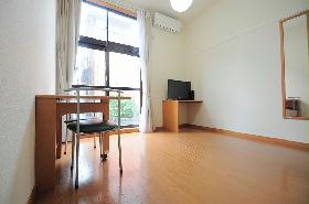 Living and room. It is a studio with a mind of warmth. 1F flooring