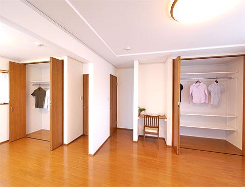 Non-living room.  [No. 8 locations ・ Model house]  By providing the partition to match the growth of the child, It will be two Tsunoo room. 