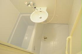 Bath. Bathing with bathroom dryer ・ It is with a mirror