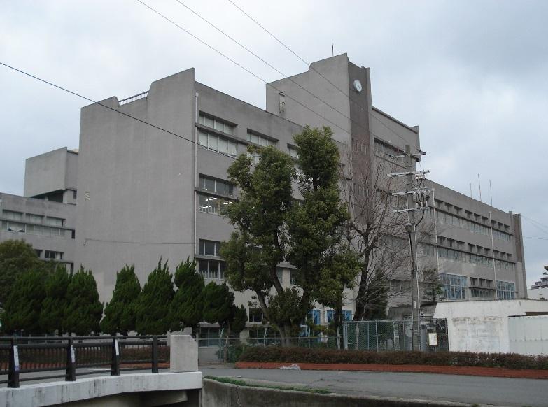 Junior high school. Itami Municipal Tennoji River 100m up to junior high school