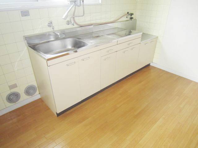 Kitchen. Two-burner gas stove can be installed "