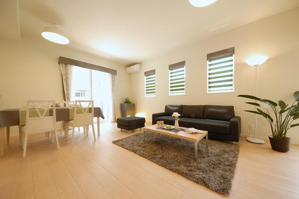 Model house photo. Living room ceiling height 2.65m ・ It will produce a wider dining.