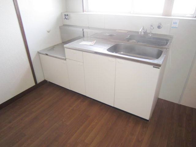 Kitchen. 2-neck is a gas stove.