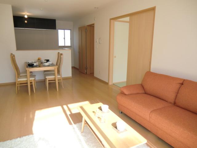 Same specifications photos (living). Same specifications photos (living) Living face-to-face kitchen bouncing conversations!