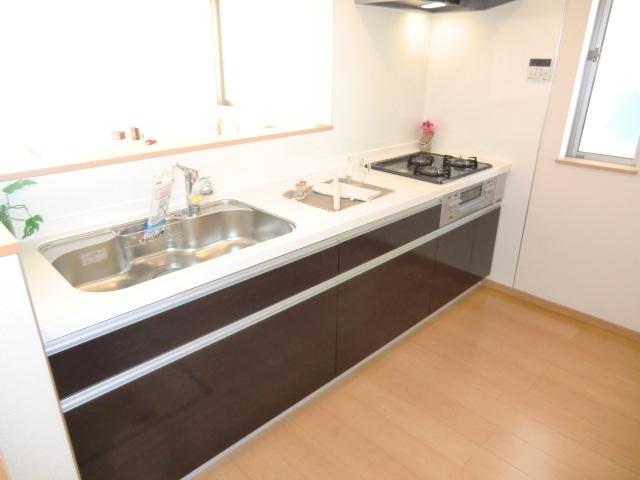 Same specifications photo (kitchen). Same specifications photo (kitchen) Slide storage! Water purifier with faucet! 