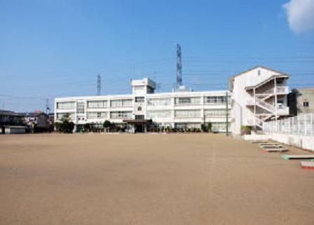 Primary school. 890m to Itami god river Elementary School