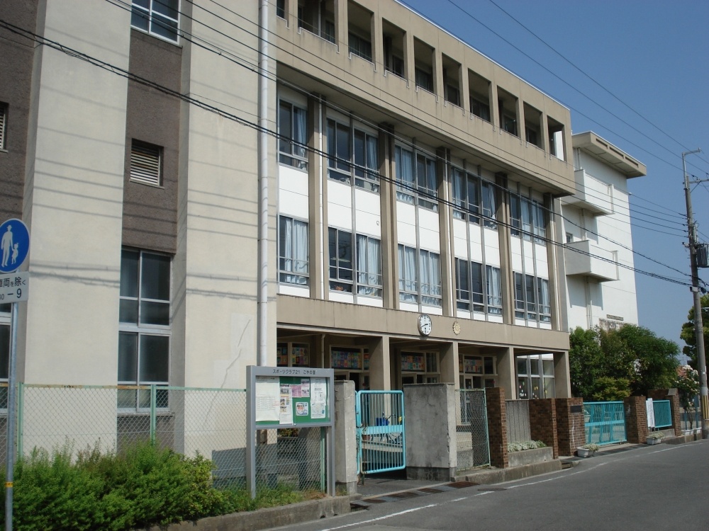 Primary school. 392m to Itami Koya village elementary school (elementary school)