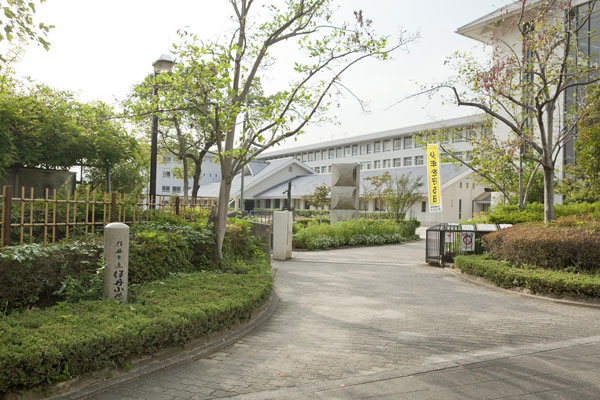 Surrounding environment. Municipal Itami Elementary School (6-minute walk ・ About 430m)