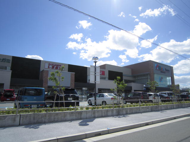 Shopping centre. 650m until Million Town (shopping center)