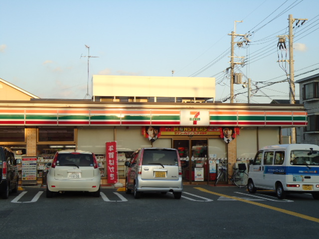 Convenience store. Seven-Eleven Itami Sakuragaoka 3-chome up (convenience store) 18m