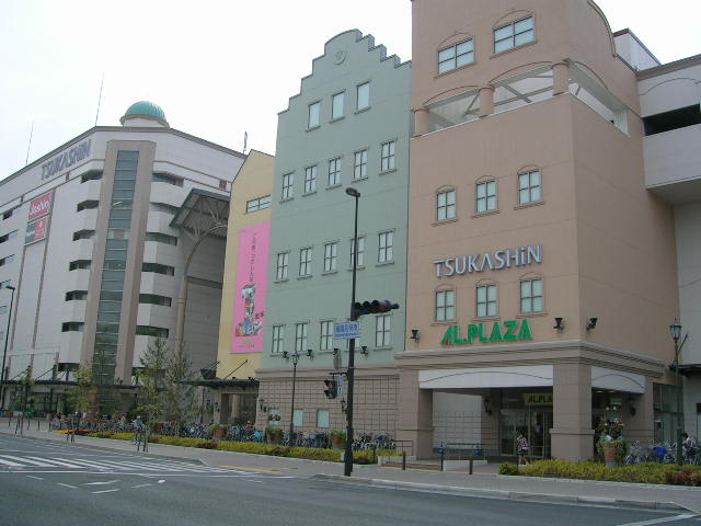 Shopping centre. Gunze Town Center Tsukashin until the (shopping center) 1146m