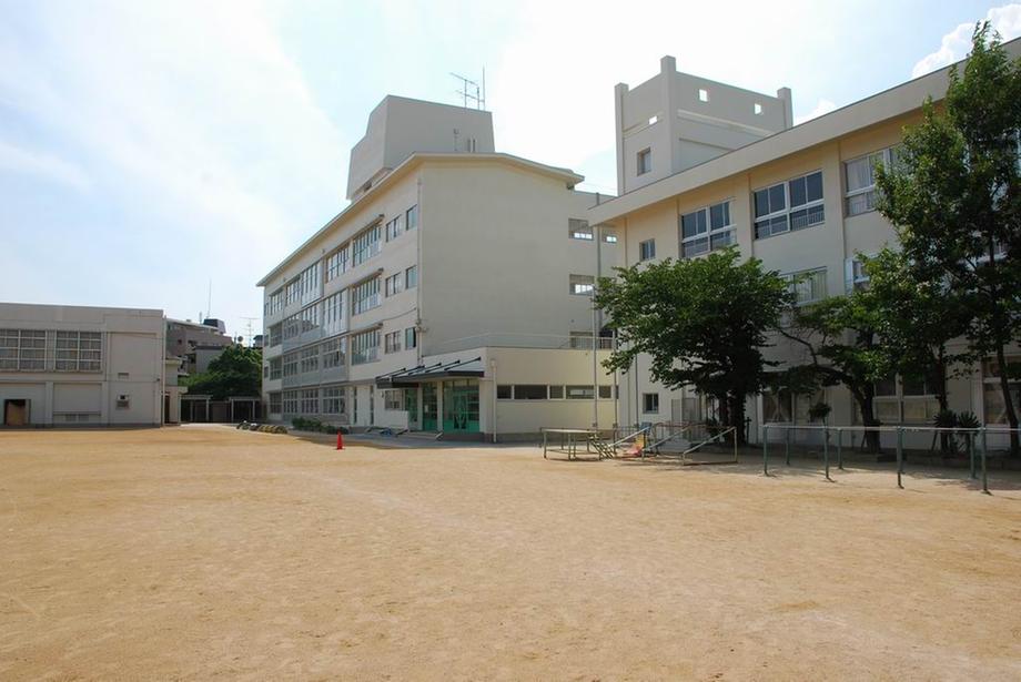 Primary school. 1217m to Itami Midorigaoka Elementary School