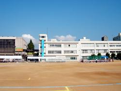 Junior high school. 417m to Itami Tatsuhigashi junior high school