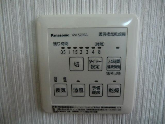 Cooling and heating ・ Air conditioning. Local photo (bathroom heating dryer remote control)