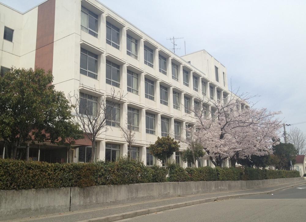Primary school. Konoike to elementary school 540m