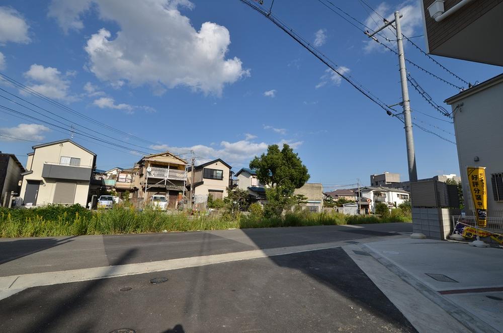 Local photos, including front road. Also spacious and front road. 