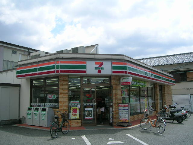Convenience store. Seven-Eleven Itami Gogazuka 3-chome up (convenience store) 610m