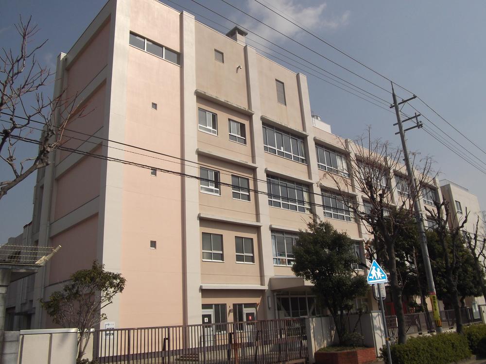 Primary school. Ikejiri until elementary school 1300m