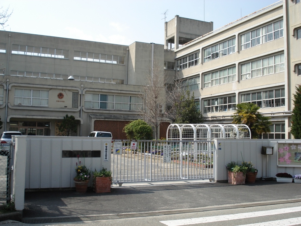 Primary school. 727m to Itami Tachibana village elementary school (elementary school)