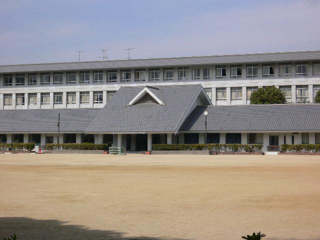Primary school. 191m to Itami Itami Elementary School
