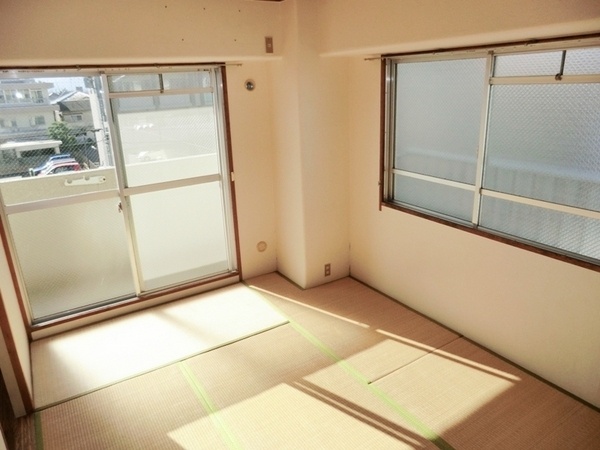 Living and room. It calmness a Japanese-style room! !