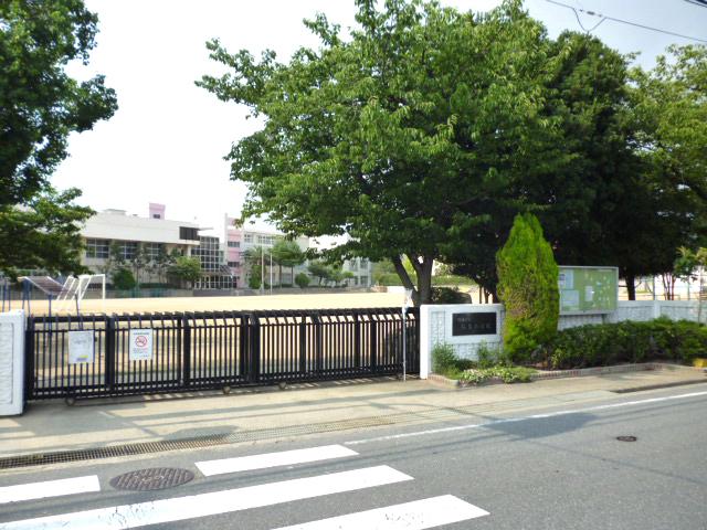 Primary school. Sakuradai until elementary school 80m