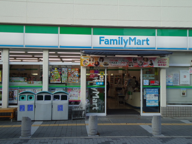 Convenience store. FamilyMart JR Itami Bahnhofstrasse store up (convenience store) 420m
