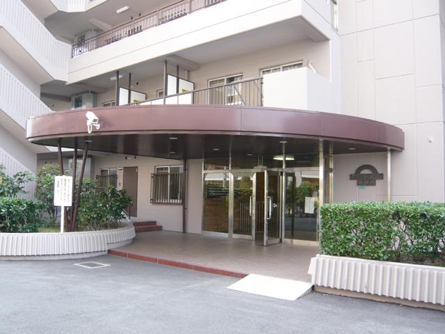 Entrance. Common areas