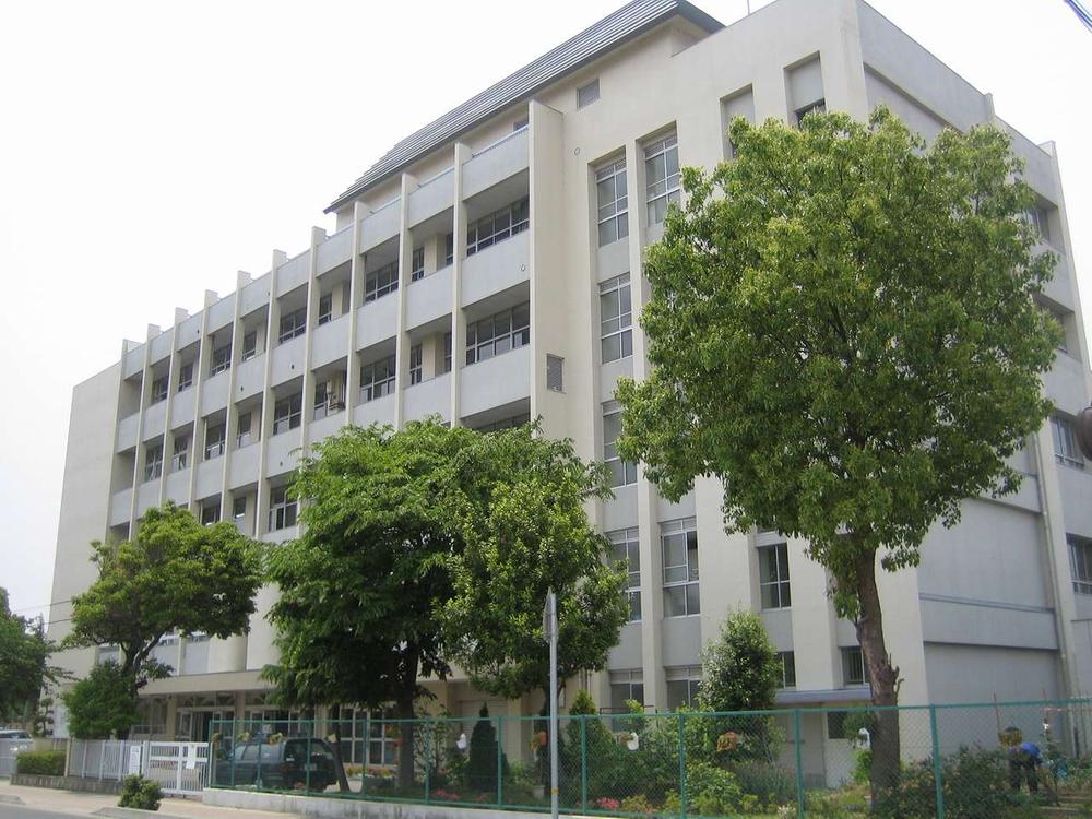 Junior high school. 561m to Itami Matsuzaki junior high school